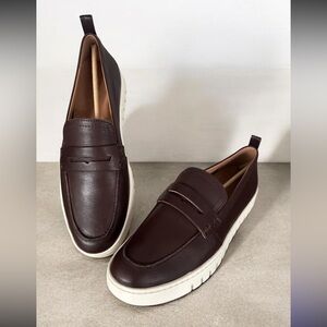 Vionic Uptown hybrid penny loafer in a dark brown leather color. NWT